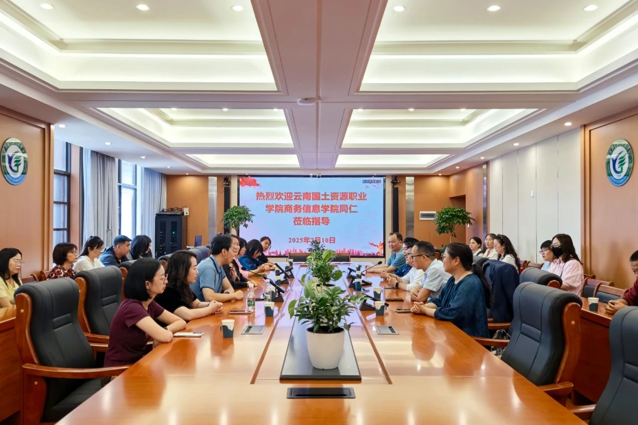商务信息学院赴石林开展党建活动，推动基层党建联建交流