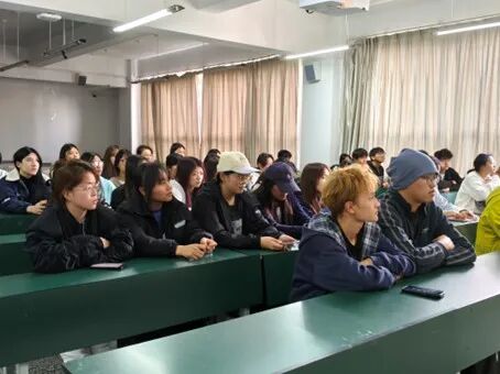 明晰职业方向 赋能财经成长——25级财管1班举办职业规划分享会